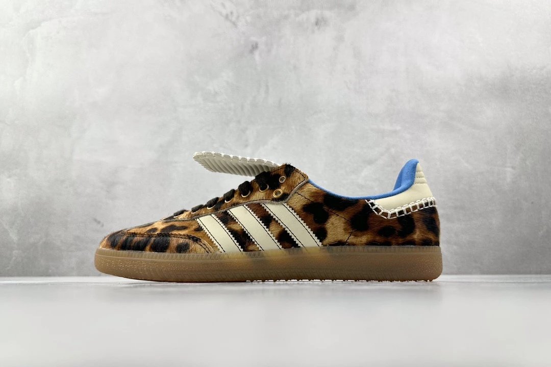 Long Tongue Leopard Print IE0578