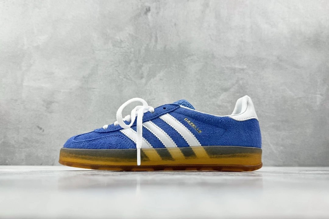 Blue/White HQ8717