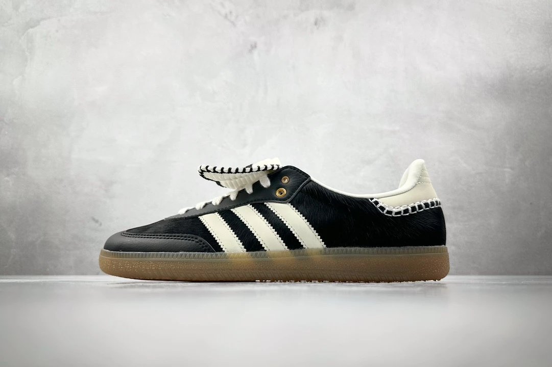 Long Tongue Black/White IE0580