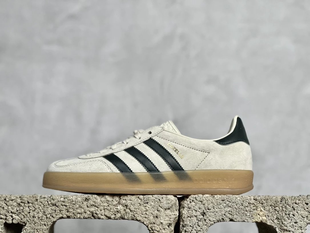 White/Green IH7502