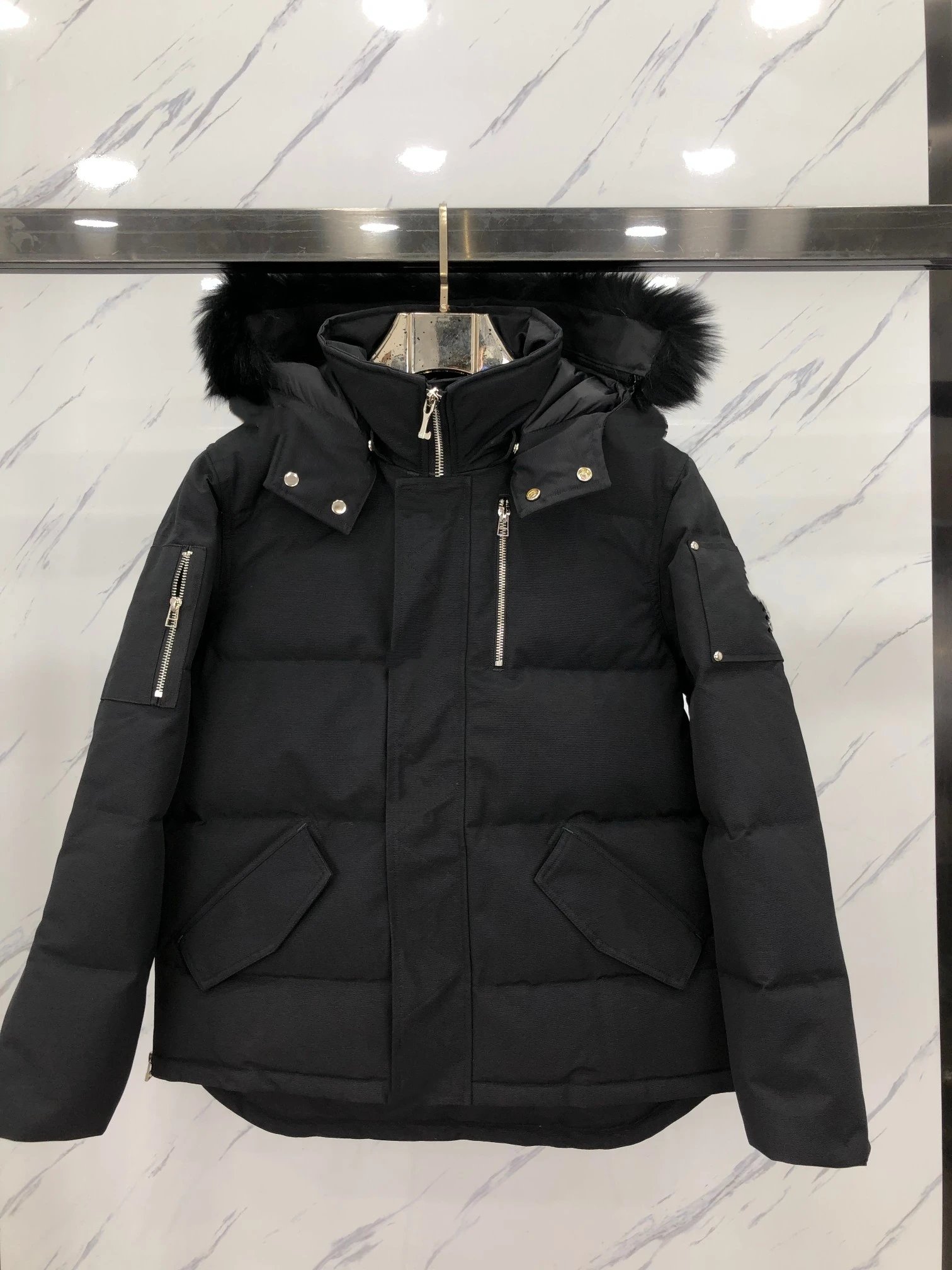 Black badge Black fur