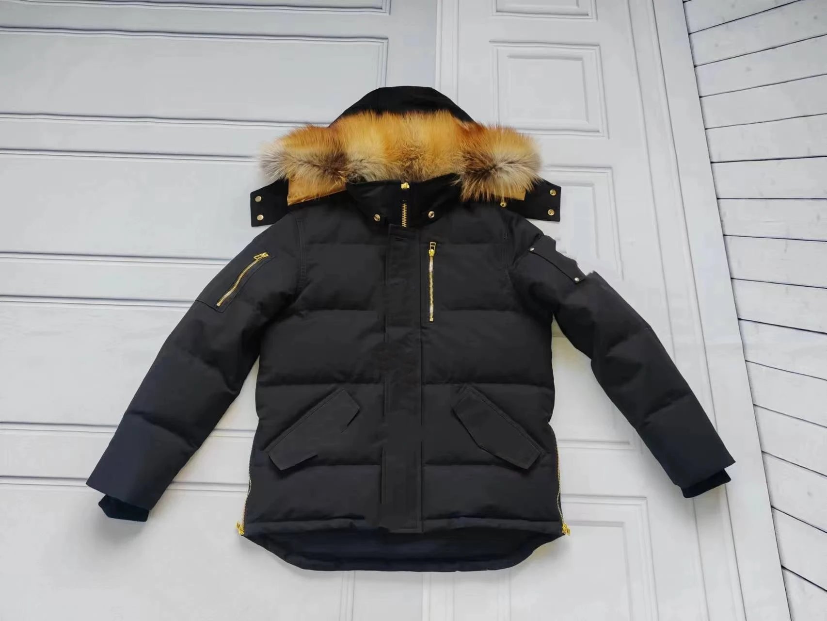 Black (Golden badge) Brown fur