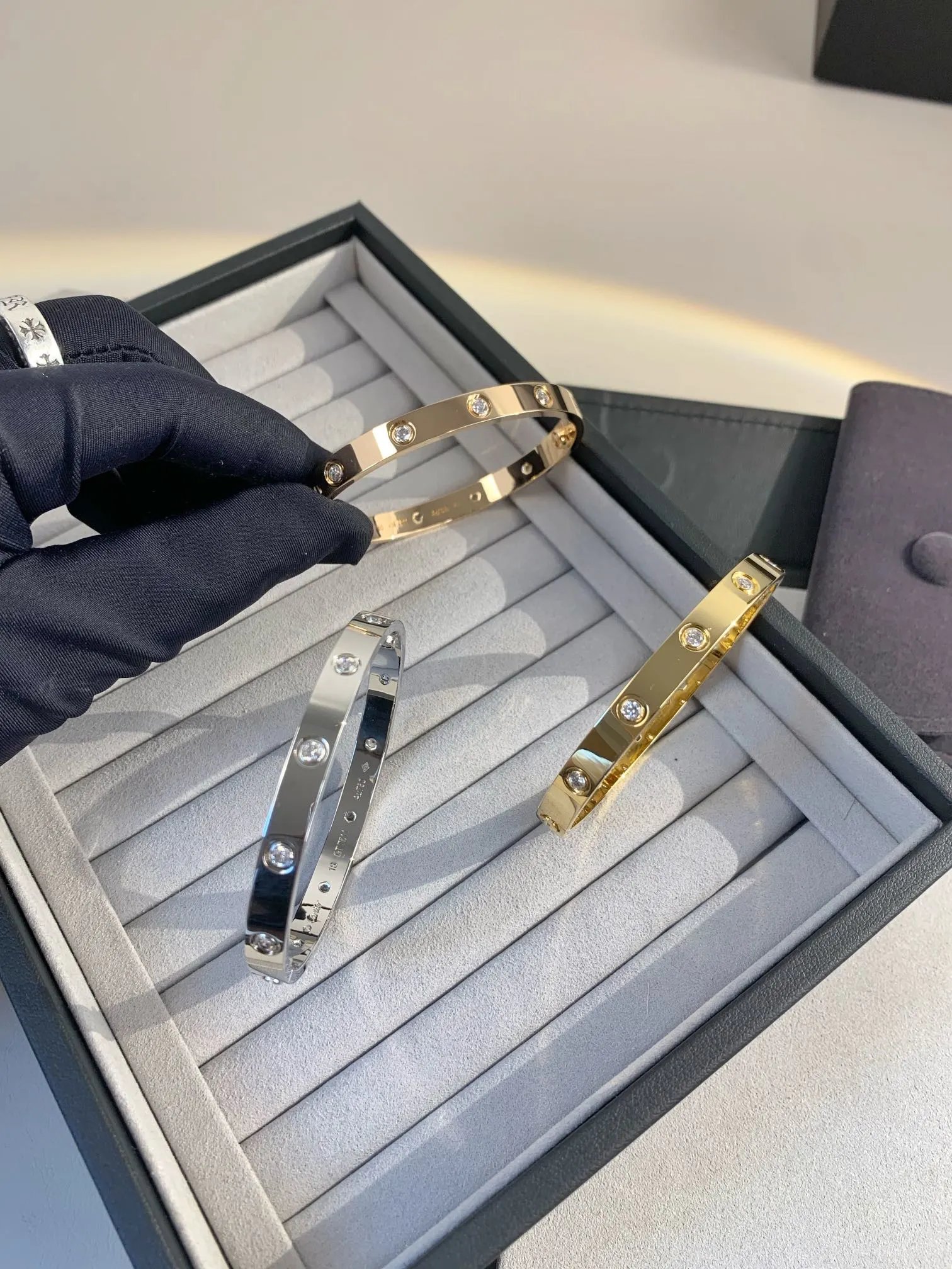 Cartier Screw-Motif Love Bracelet