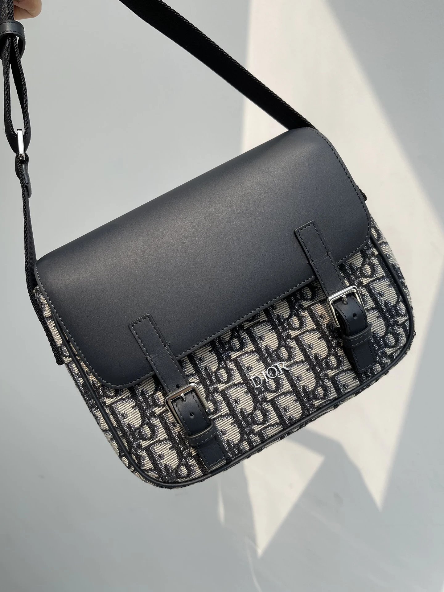 V SKU image