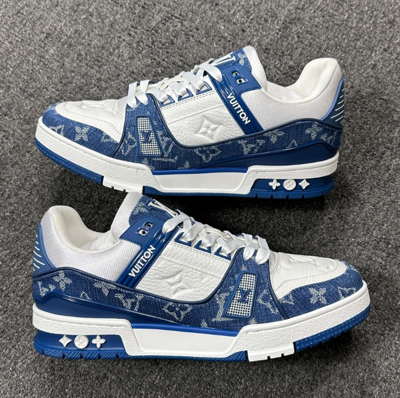 Louis Vuitton Blue a