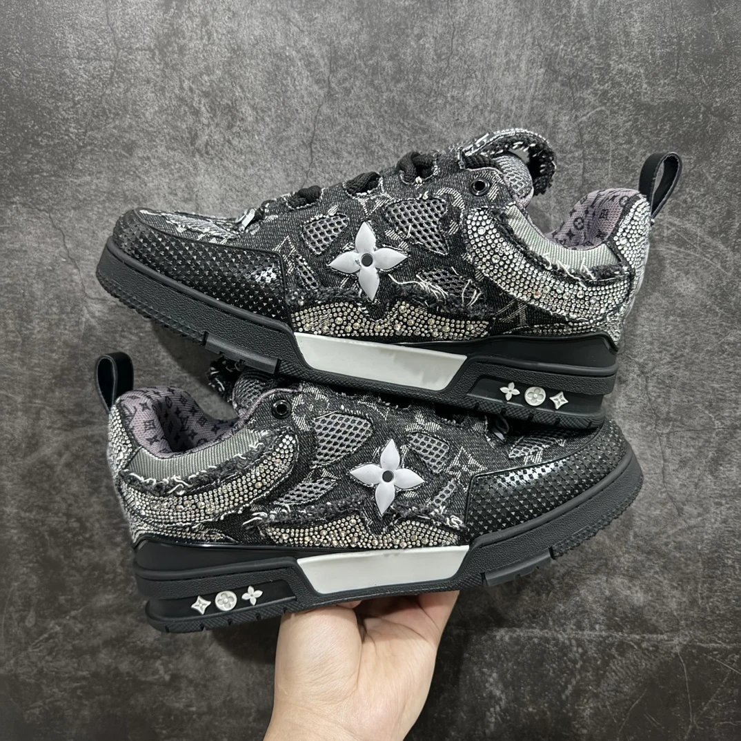 Louis Vuitton Black 