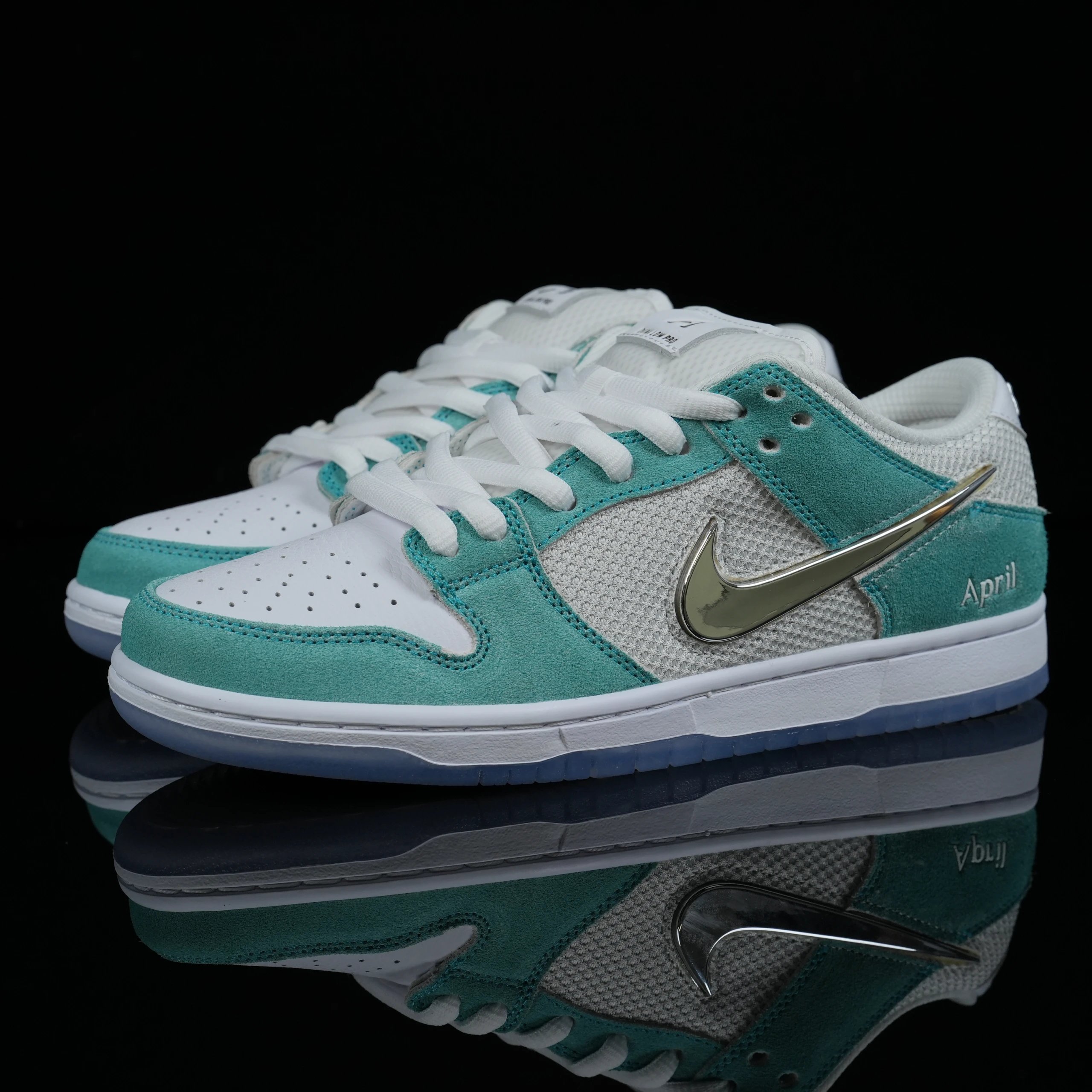 Dunk SB White and green-FD 2562-400 SKU image