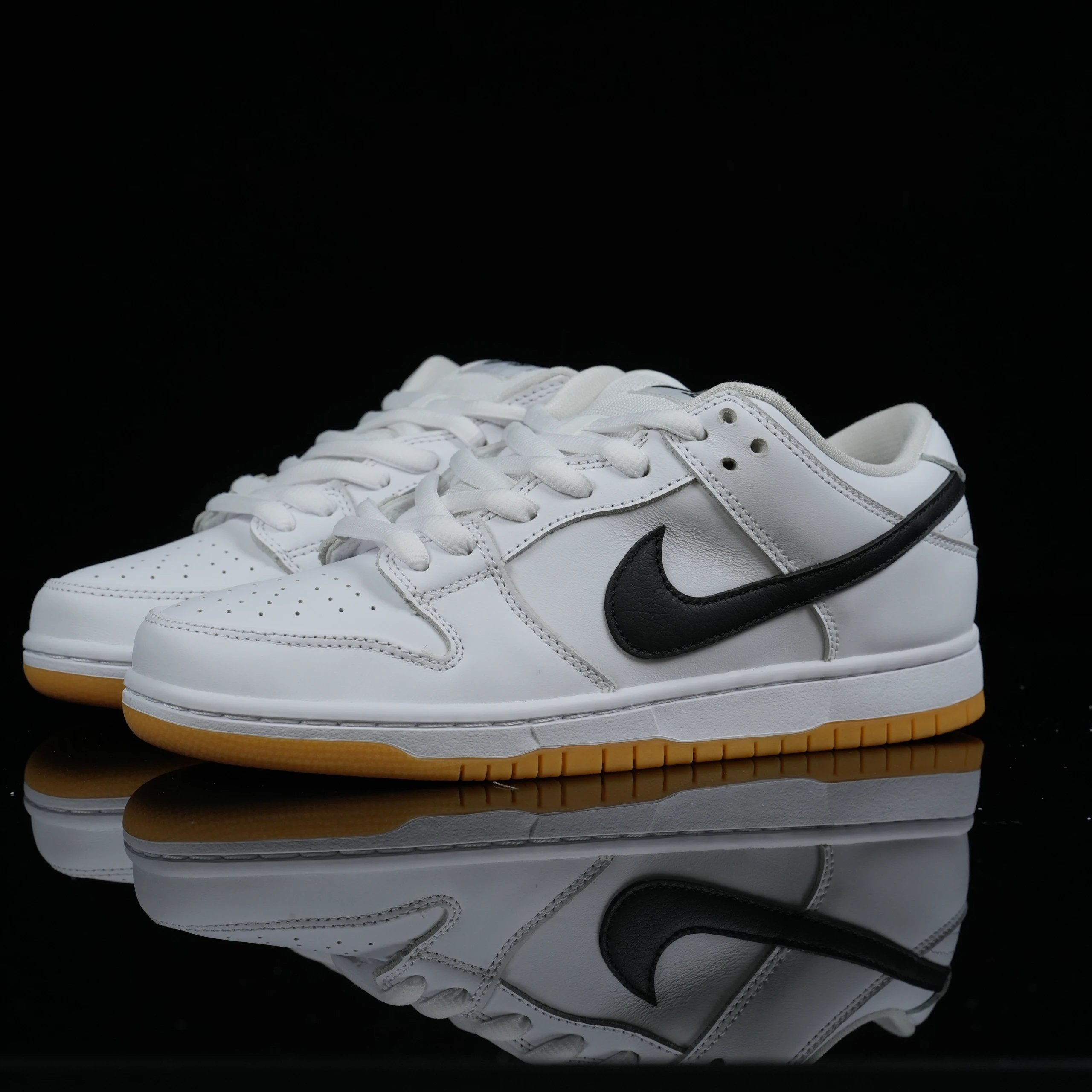 Dunk SB Black and white-CD 2563-101 SKU image