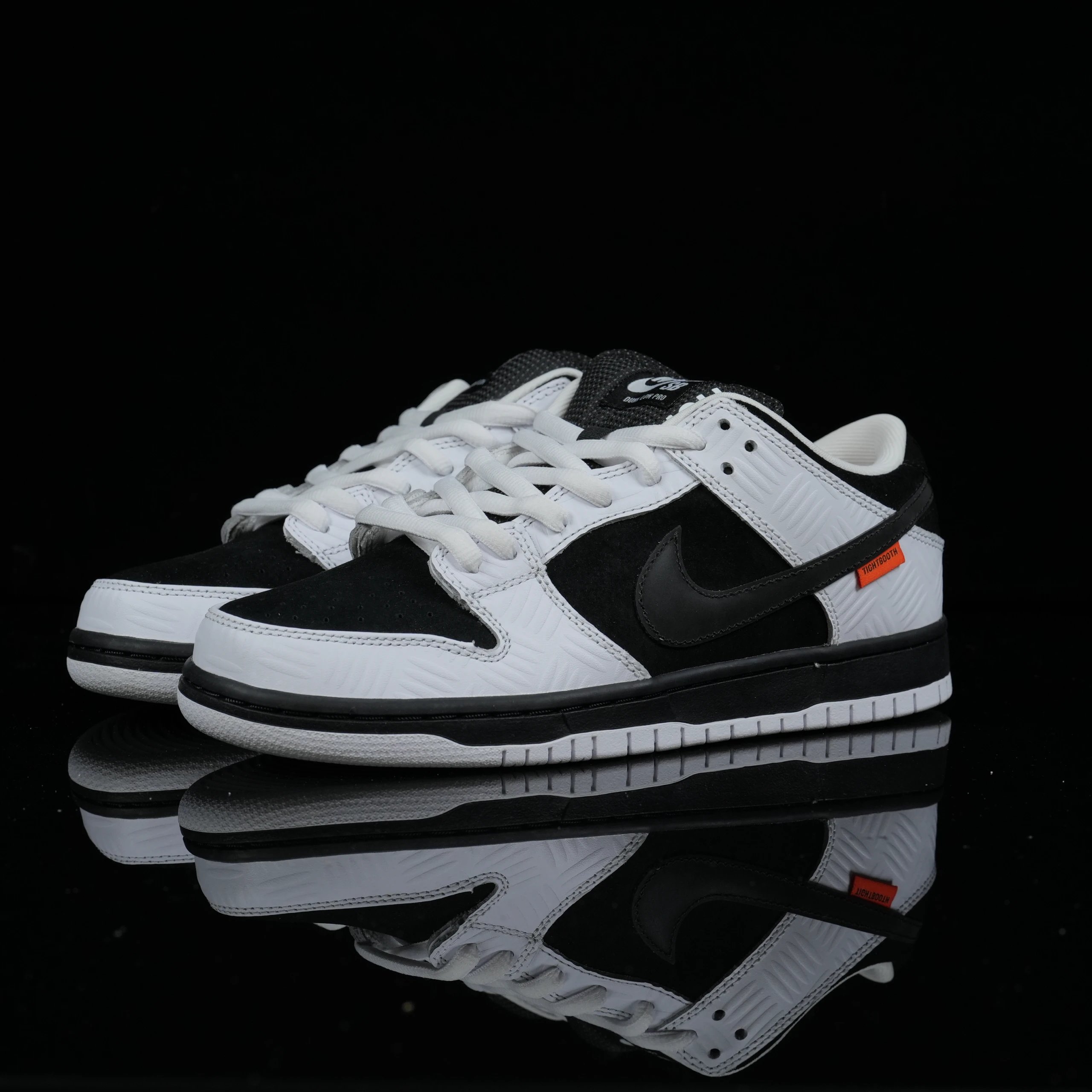 Dunk SB Low Black and white-FD 2629-100 SKU image