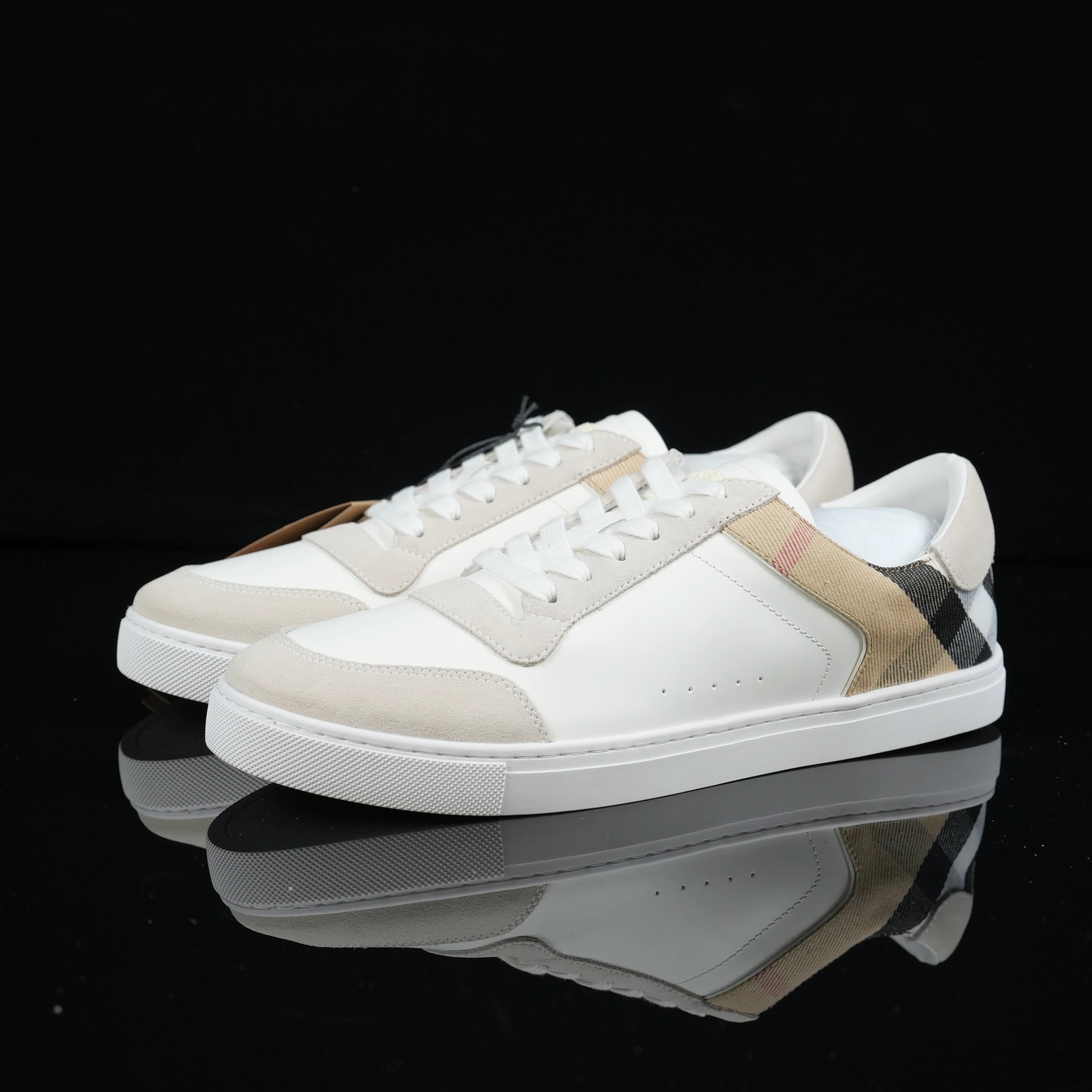 Burberry House Check Low White Beige