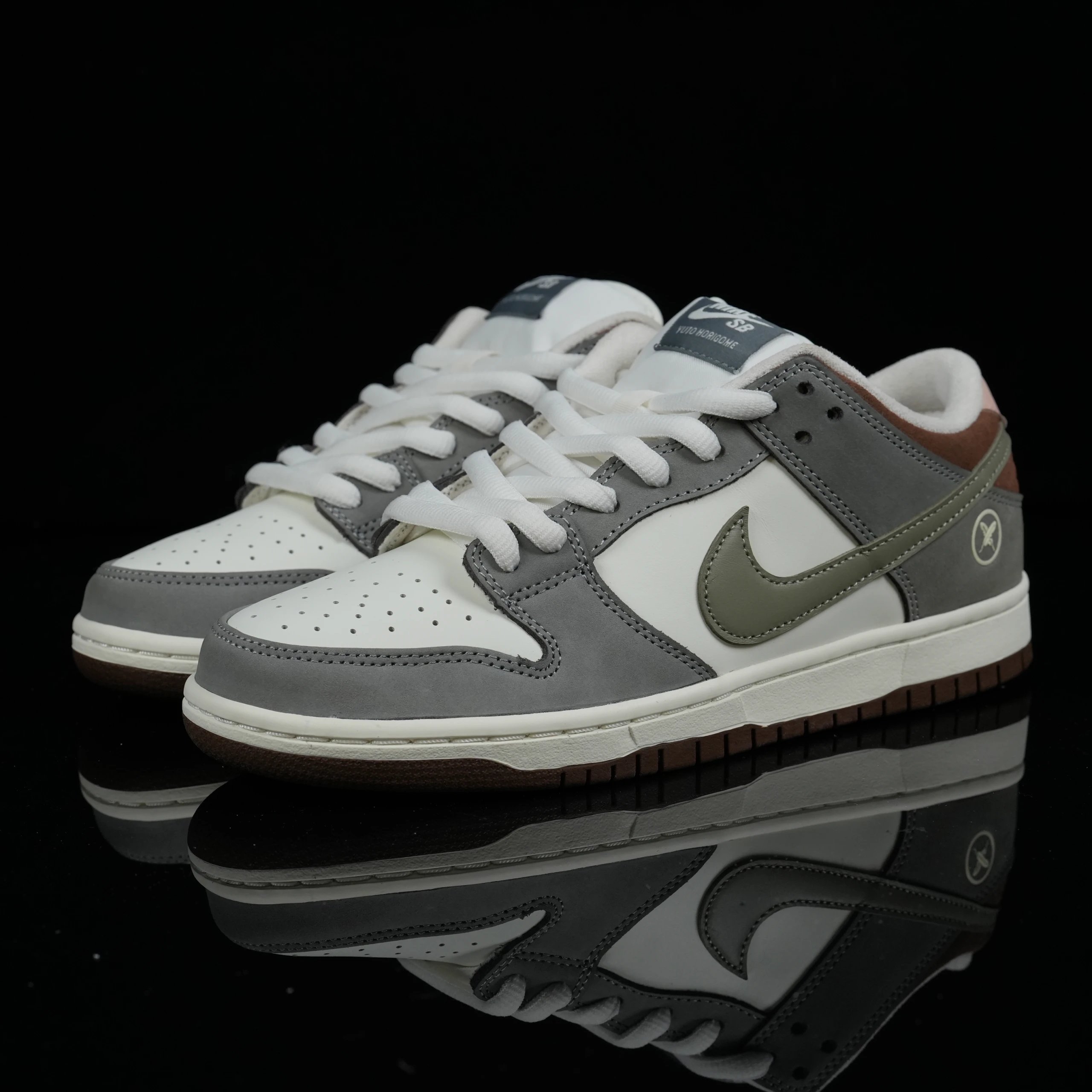Dunk SB Grayish white-FQ 1180-001 SKU image