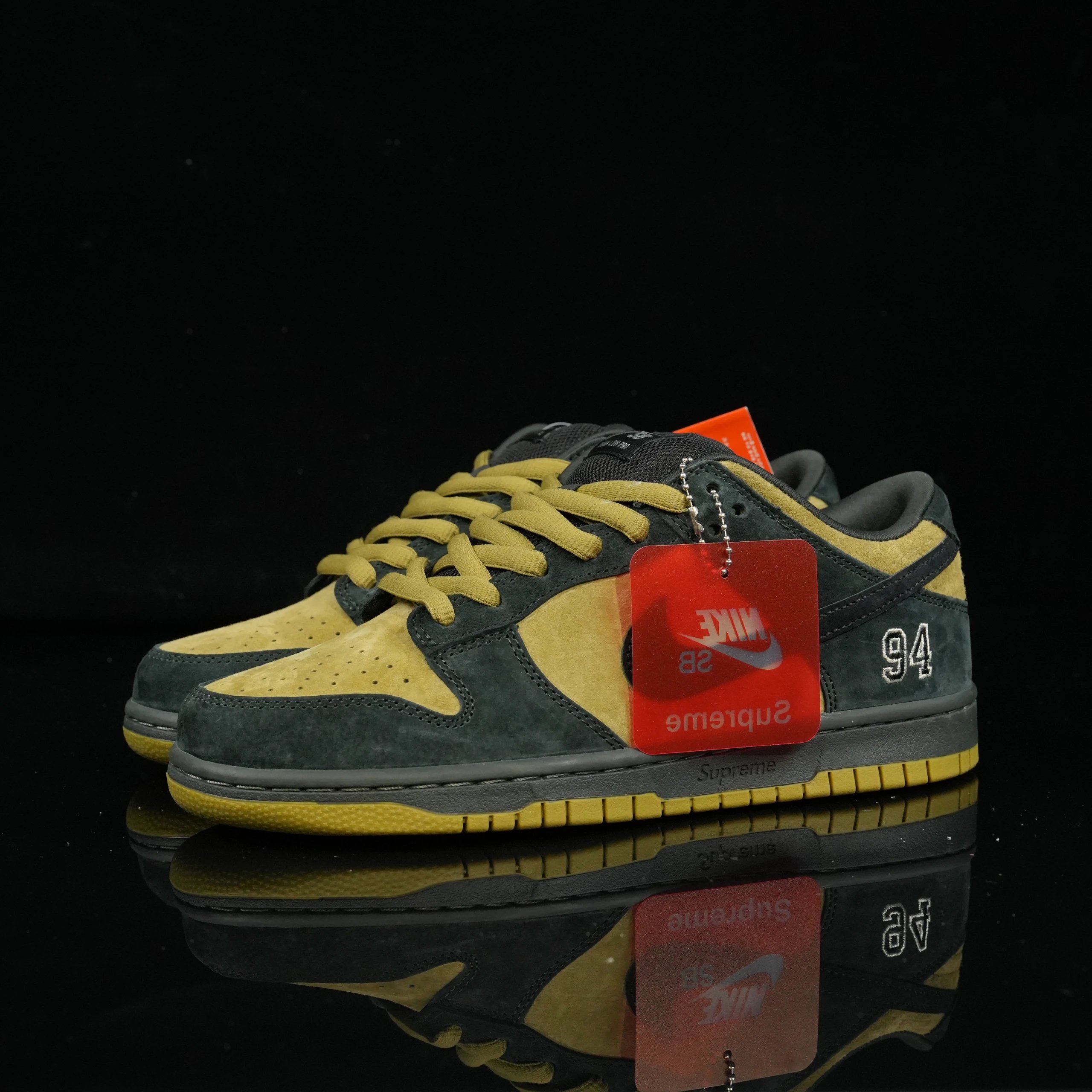 Dunk SB Dunk Low Yellow and black-HQ 8487-300 SKU image