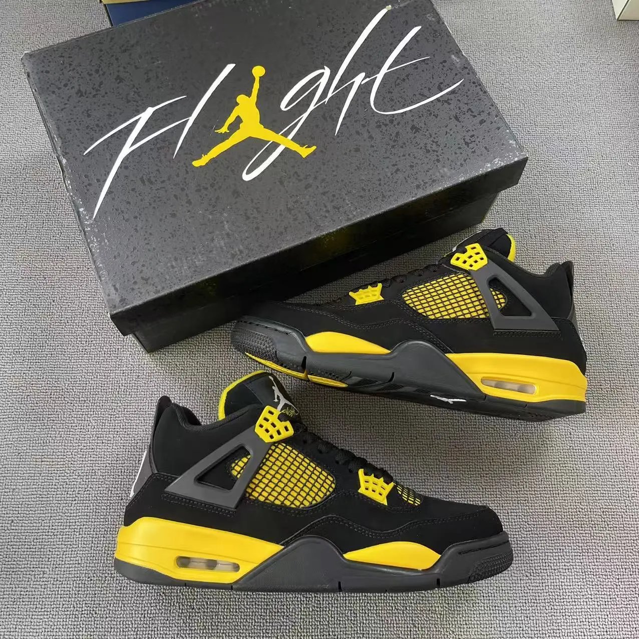Jordan 4 Retro Thunder DH6927-017
