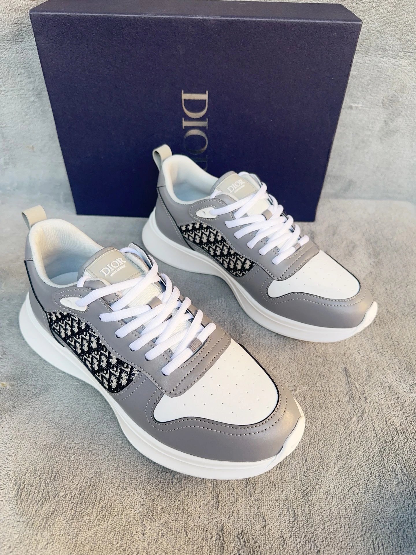 B25 Grey Leather