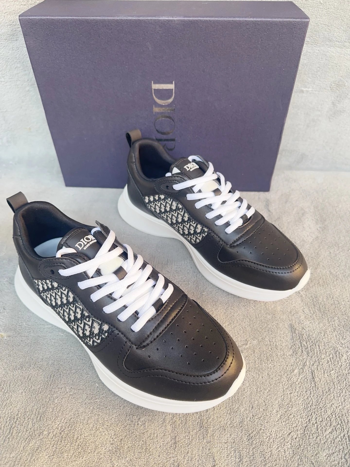 B25 Black Leather