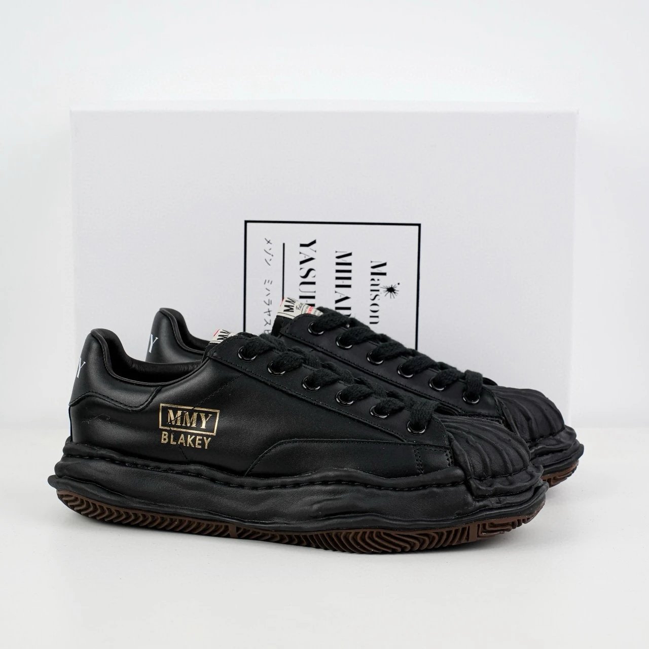 Shell-toe black leather with gold foil stamping SKU image