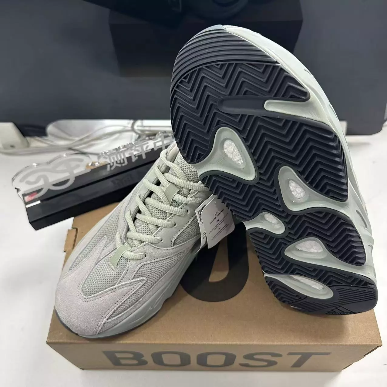 yeezy700材质图片