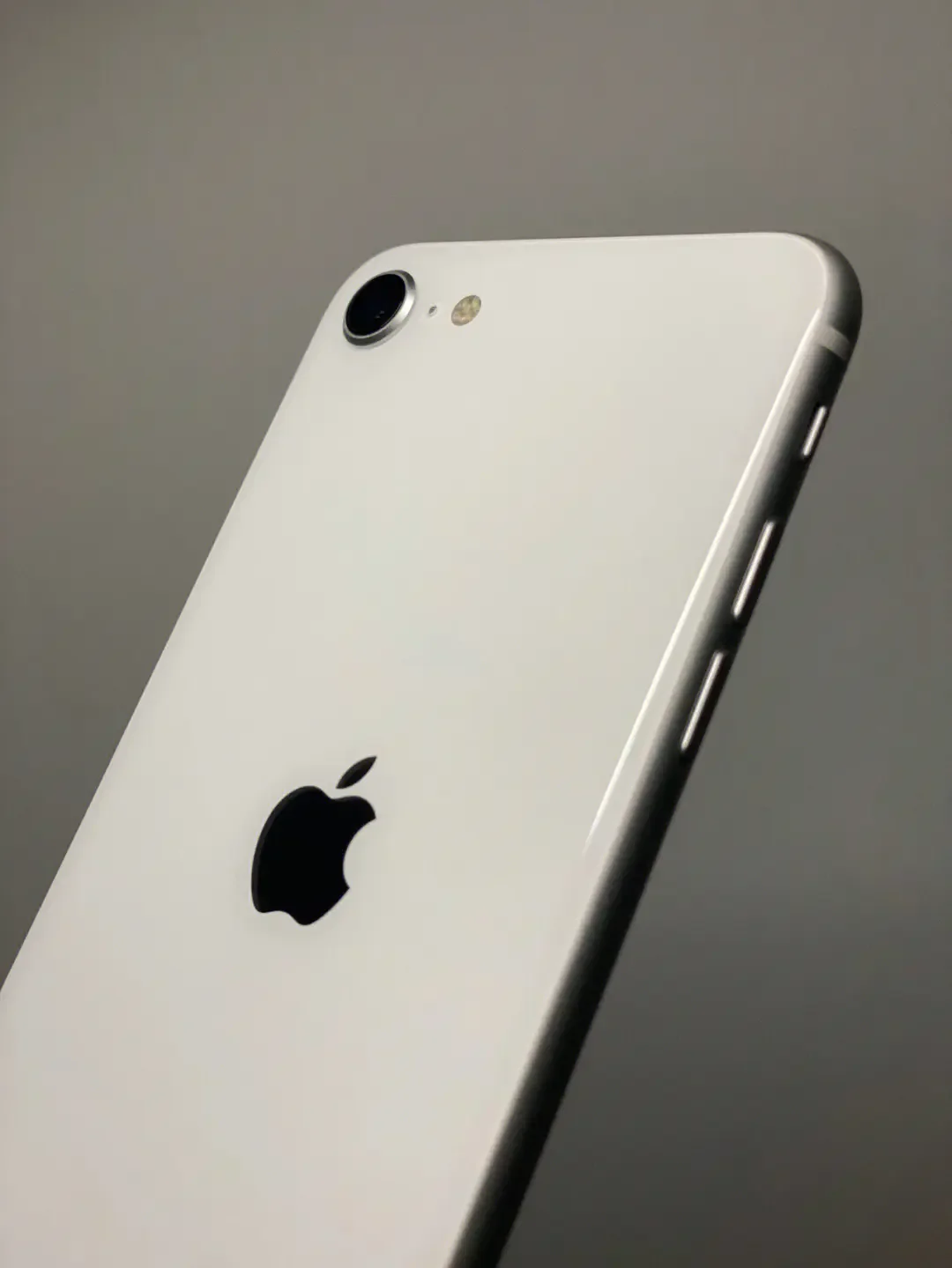 炸裂价格6年使用寿命98新iphonese364g512g美版无锁