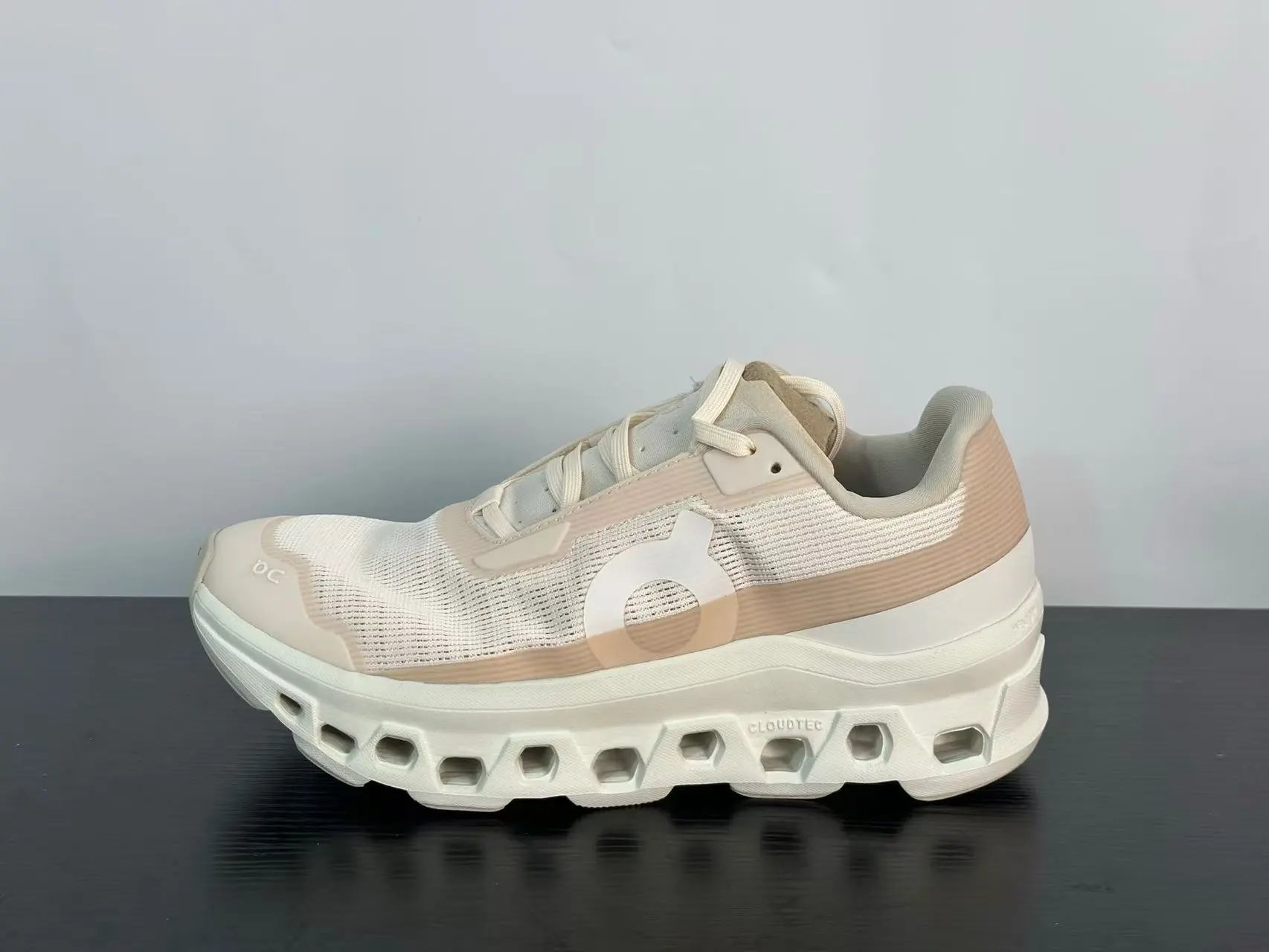 On CloudTec Running Shoes Beige White Sneakers