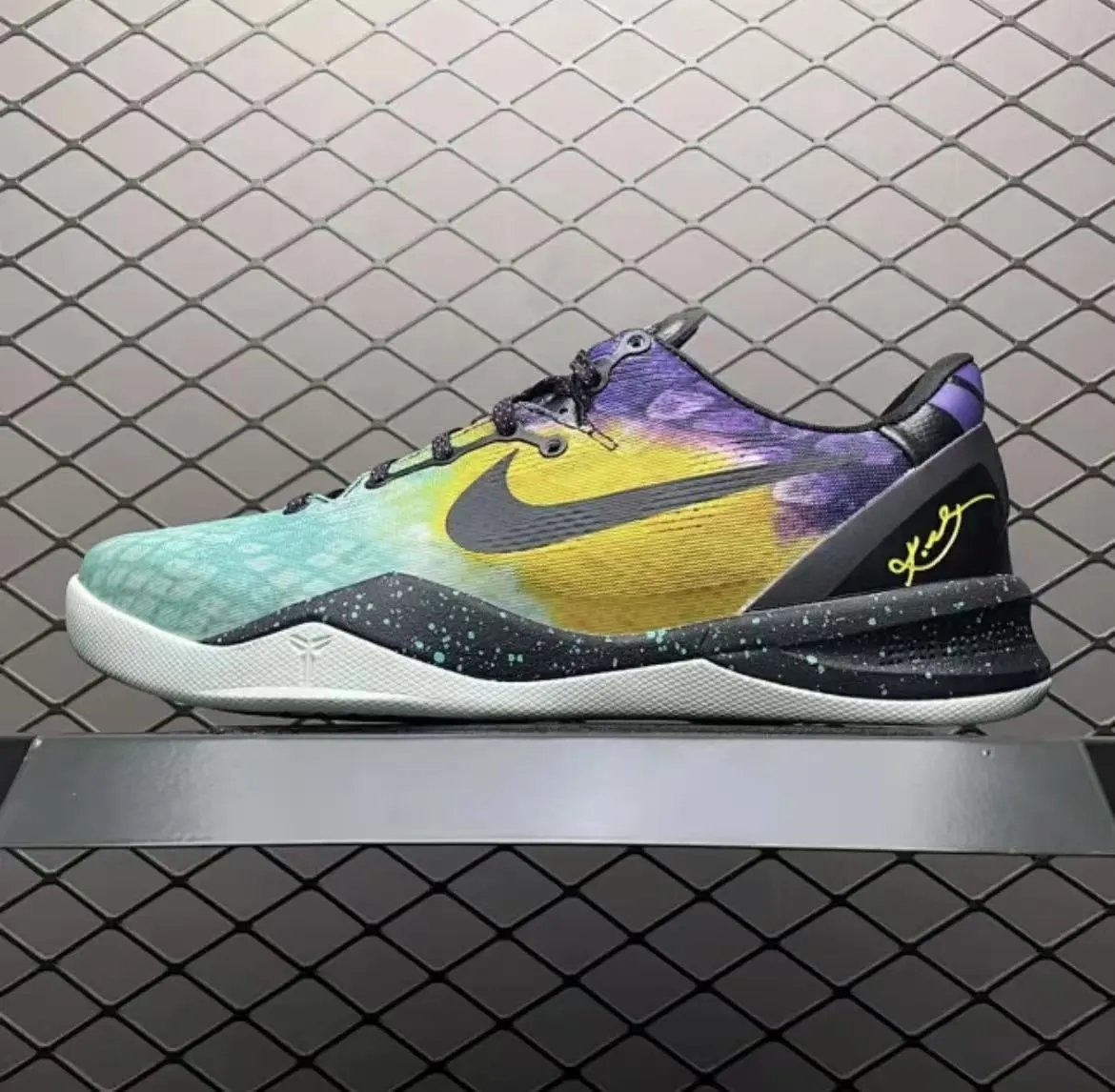 Kobe 8 Easter Egg 555035-302