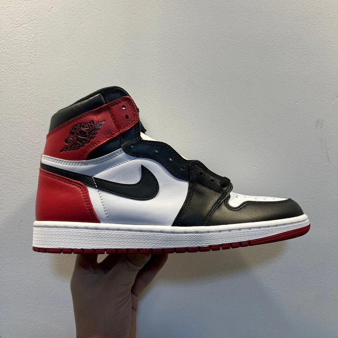 Air Jordan 1 Black Toe 555088-125