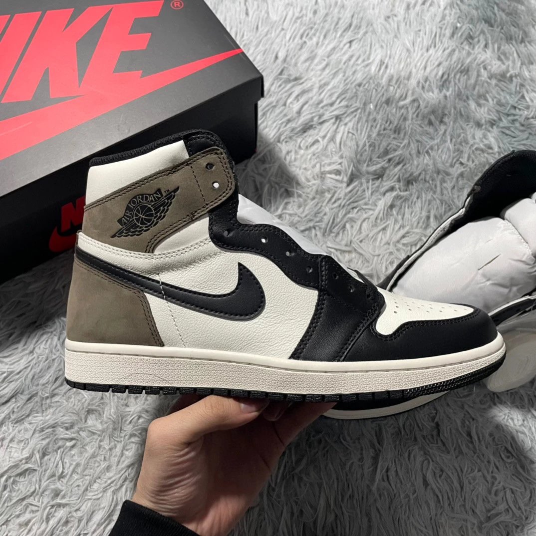 Air Jordan 1 Black Mocha 555088-105