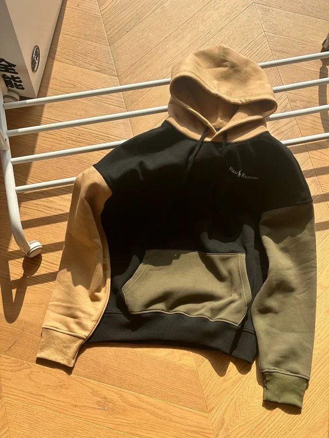 Polo Ralph Lauren Color-Block Hoodie in Black, Beige, and Army Green - 4