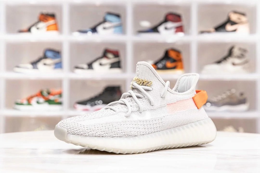 Yeezy 350 V2 Tail Light