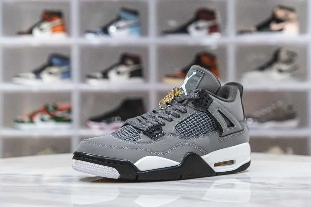 AJ4 Grey Mouse