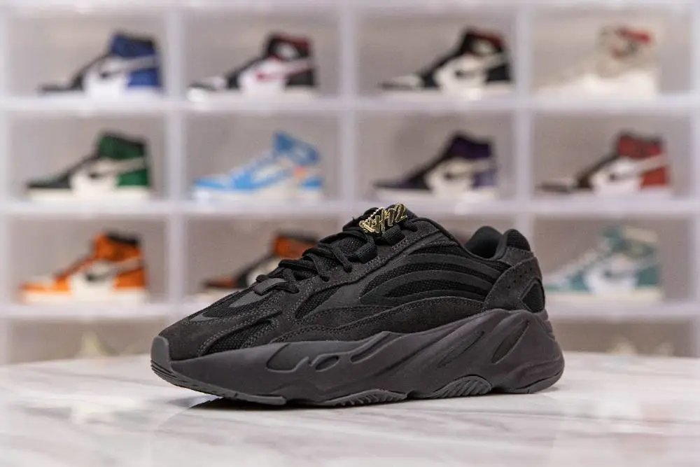 YEEZY 700 BOOST V2 Vanta
