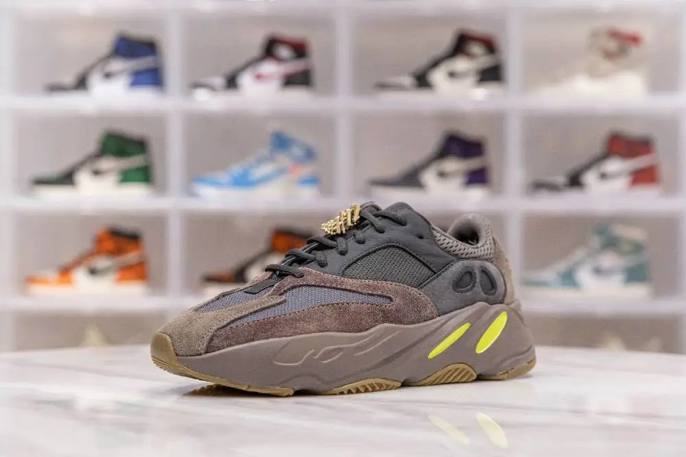 YEEZY 700 BOOST Mauve