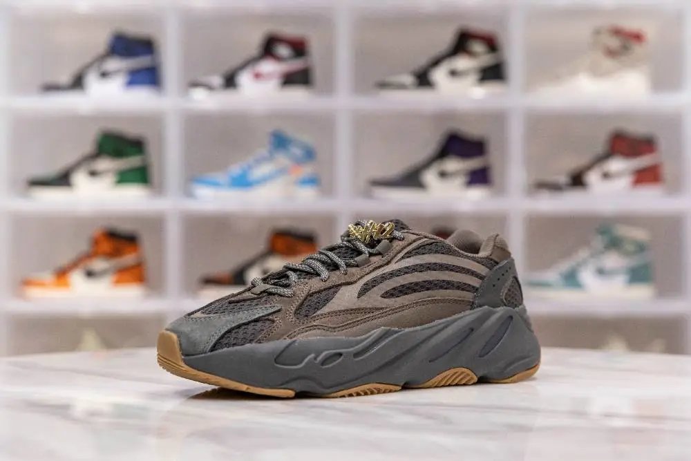 YEEZY BOOST 700 V2 Geode Low Sneaker