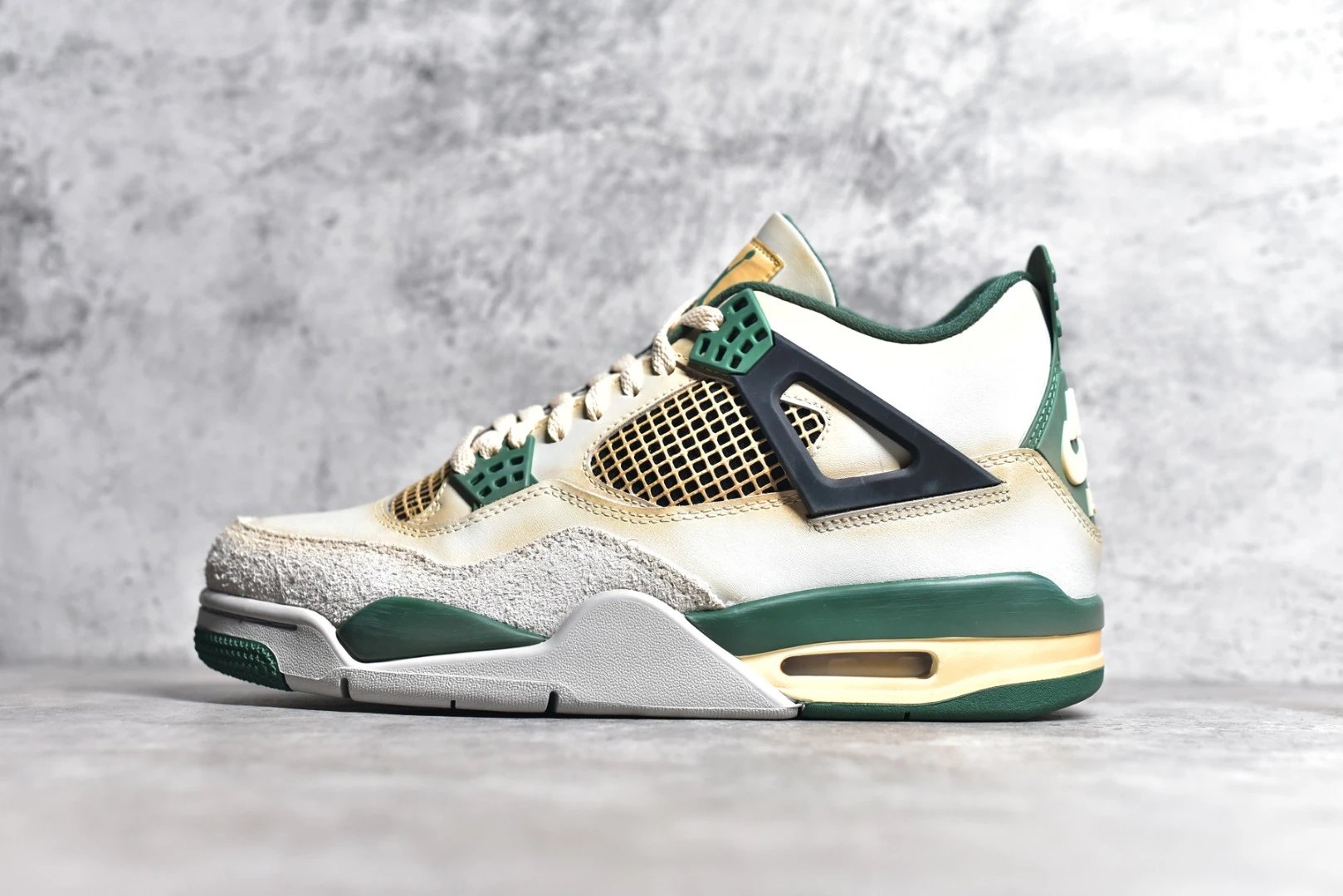 Air Jordan AJ4 Retro 氧化做旧白绿妙蛙种子 DC7770-106 原纸板楦头开发 定制优质皮料 完美鞋型匹配公司货 正确TPU鞋舌锁扣 最新原厂底模 大底卡色咬花完美 鞋柜必备鞋款