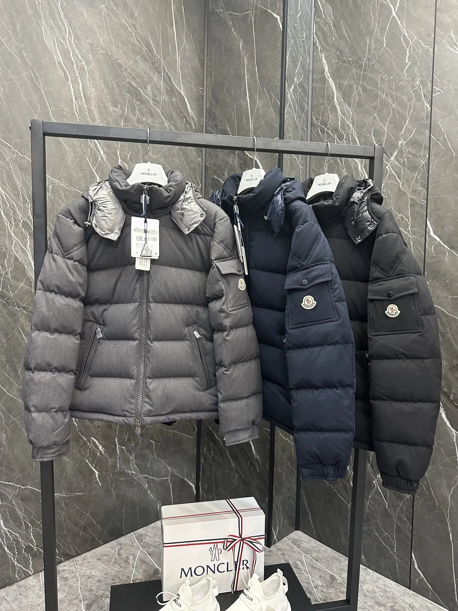 M羽绒服Whats app 86 152 0596 886111