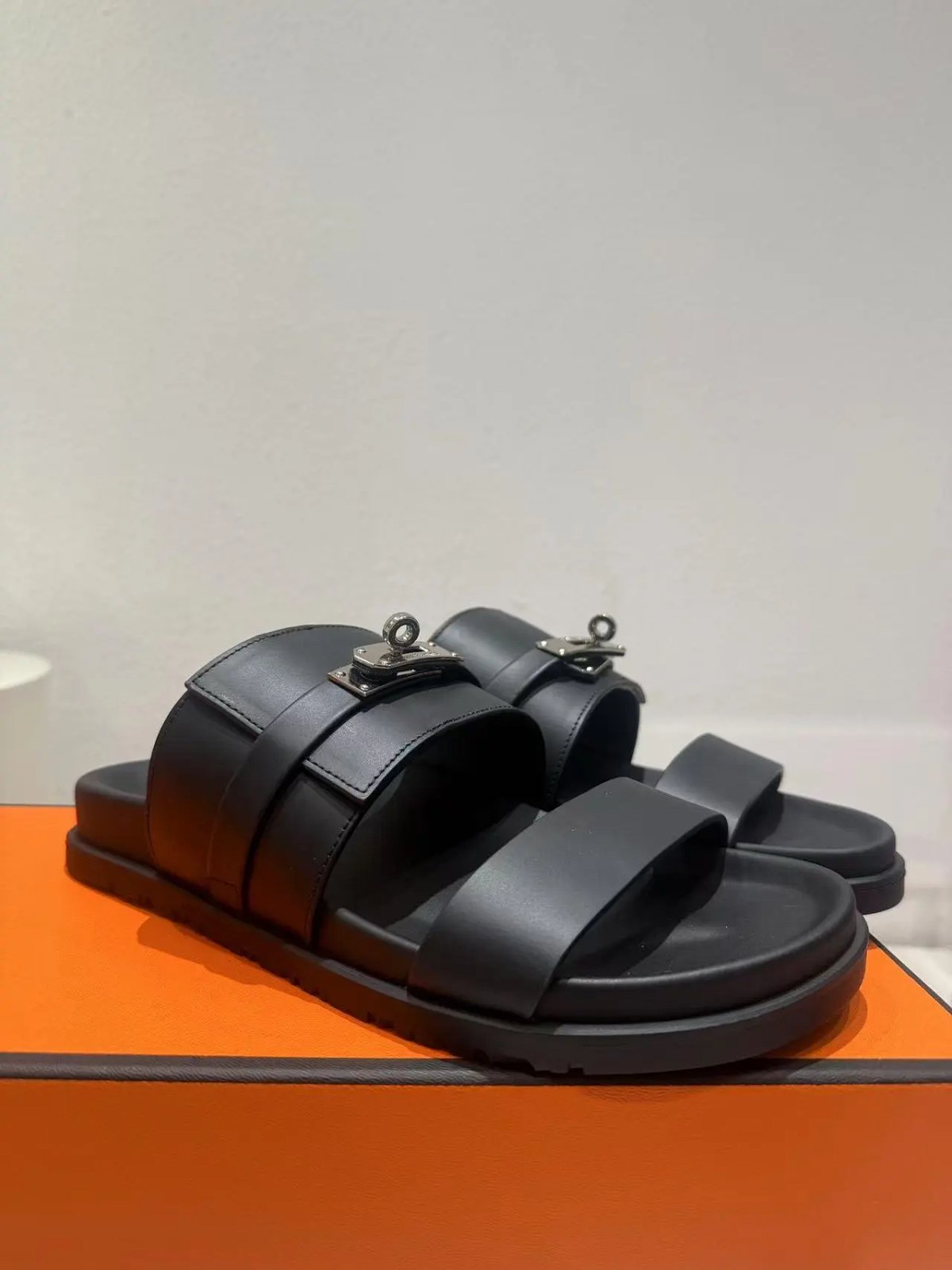 Hermès Kelly Slide Black Leather Sandals Slippers product detail 2 in Litbuy spreadsheet finds