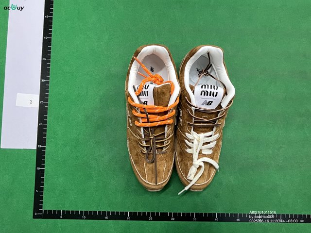 New Balance x MIU MIU 530 Shoes: seller detail photo 2