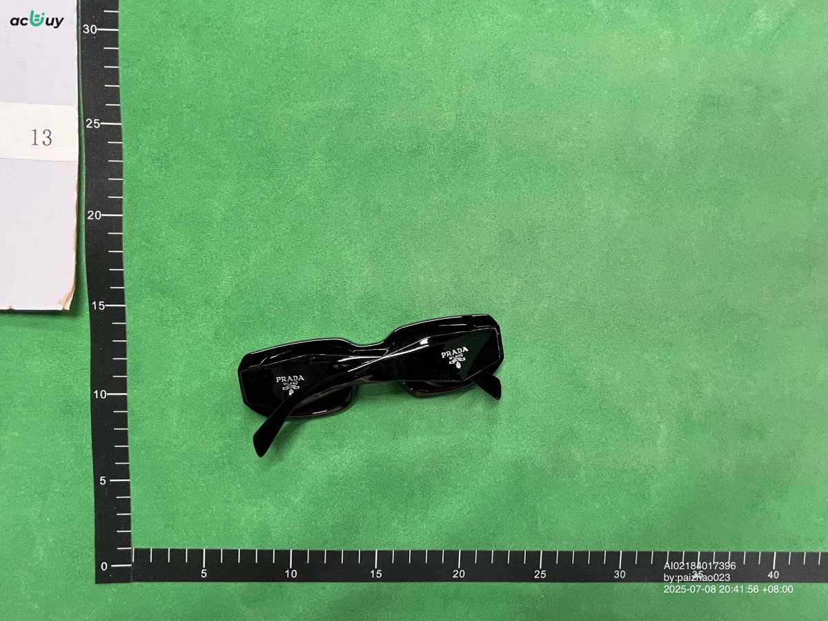 Prada Re-Nylon Square Sunglasses Black product detail 4 in Litbuy spreadsheet finds