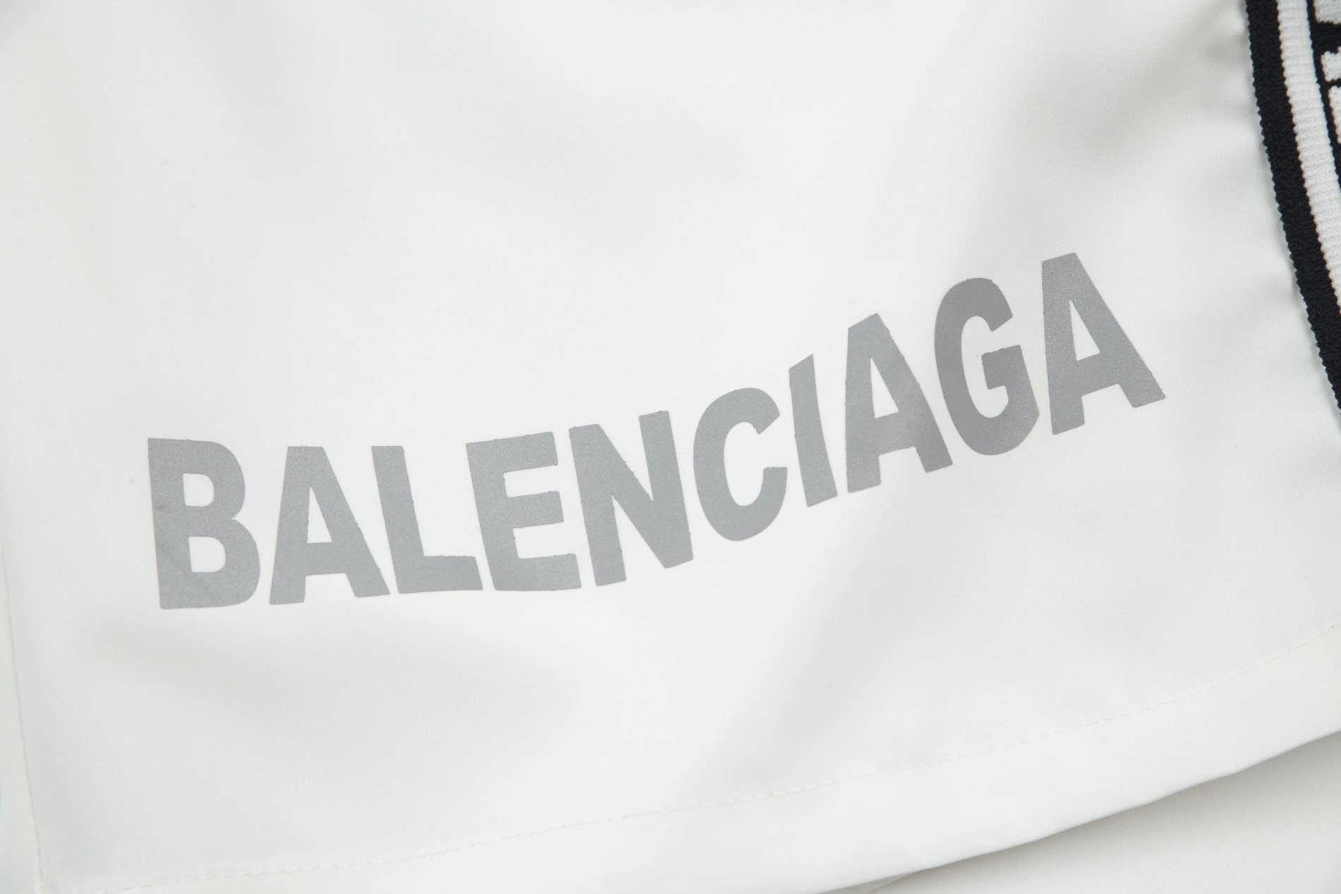 Balenciaga BB Logo Splatter-Print Shorts White - 60