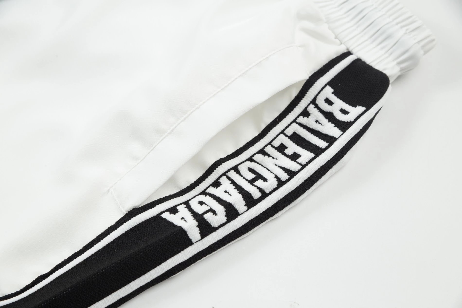 Balenciaga BB Logo Splatter-Print Shorts White - 56