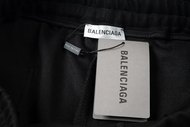 Balenciaga Shorts Logo-print drawstring product detail image 35