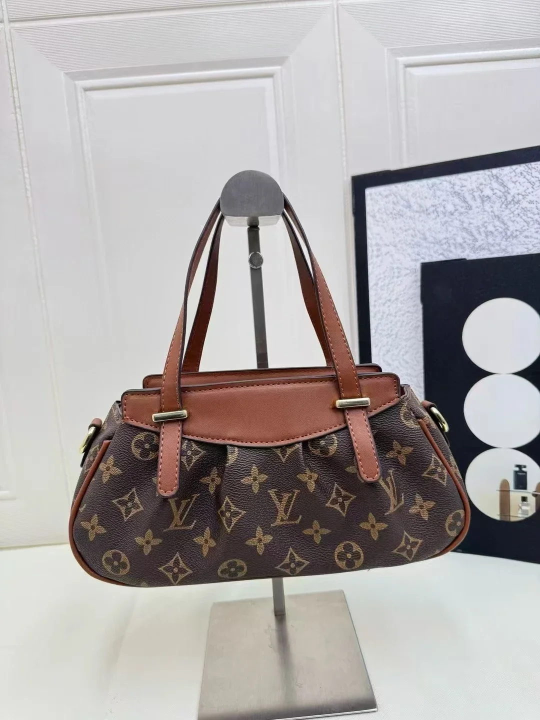 Louis Vuitton Bag Co