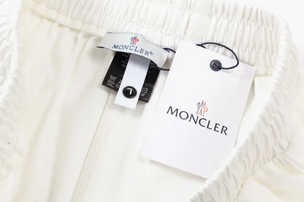 Moncler Logo-Embroidered Zip-Pocket Shorts Black - 44
