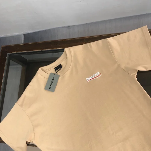 Balenciaga T-Shirts Crewneck T-Shirt with Logo Chest Print product detail image 20