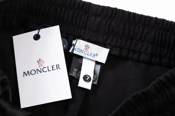 Moncler Logo-Embroidered Zip-Pocket Shorts Black - 27