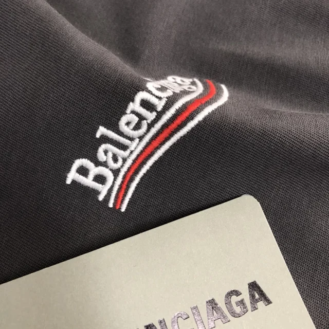 Balenciaga T-Shirts Crewneck T-Shirt with Logo Chest Print product detail image 16