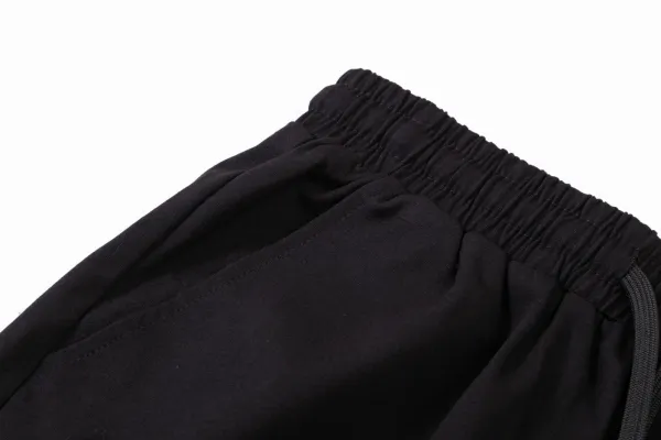 Moncler Logo-Embroidered Zip-Pocket Shorts Black - 18