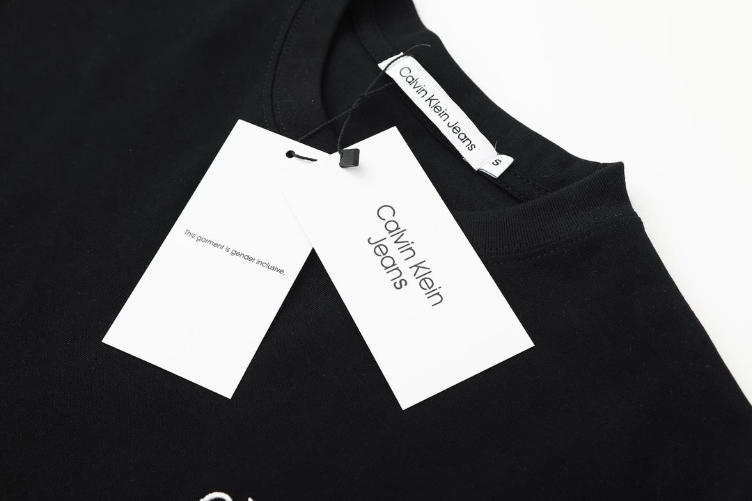 Calvin Klein Jeans Monogram Logo White T-Shirt - 38