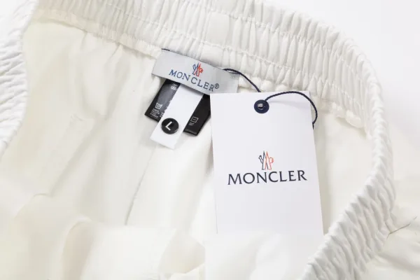 Moncler Logo-Embroidered Zip-Pocket Shorts Black - 35
