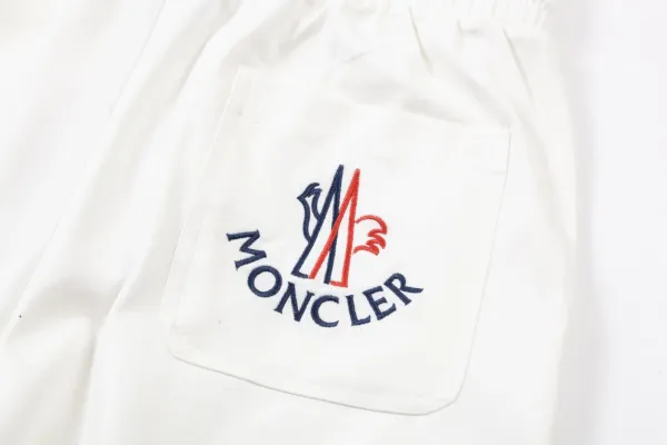 Moncler Logo-Embroidered Zip-Pocket Shorts Black - 33