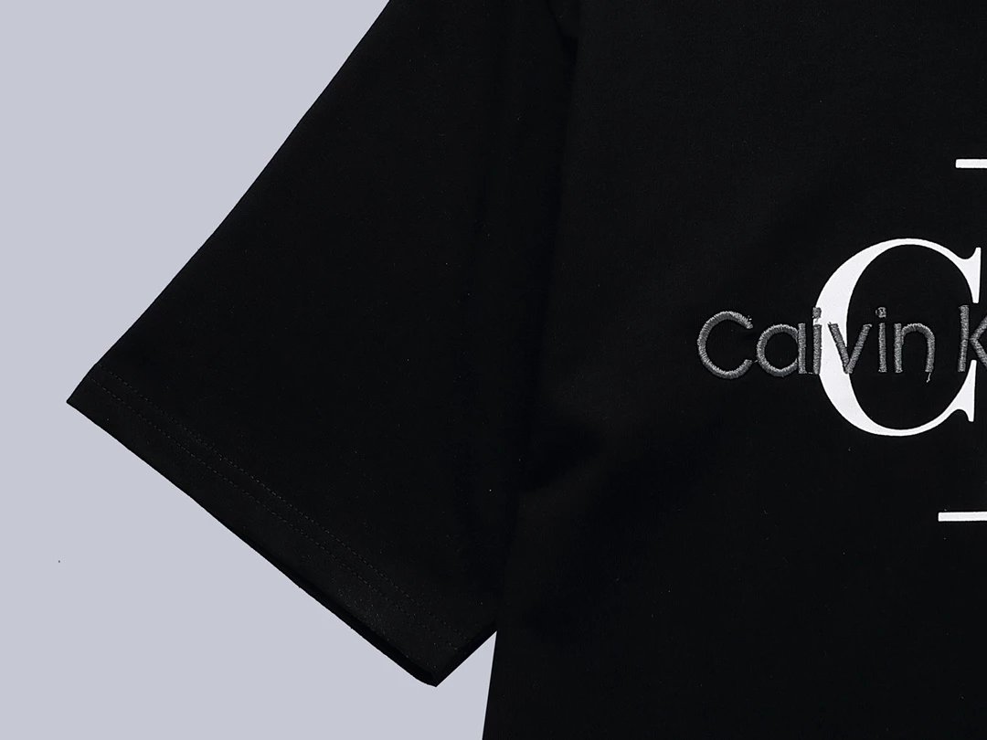 Calvin Klein Jeans Monogram Logo White T-Shirt - 15